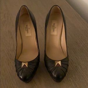 Valentino rockstud platform pump